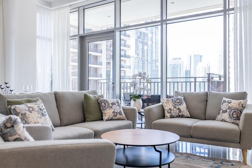 Gorgeous 2 BR Mid Floor Holiday Home In Downtown - thumb 3