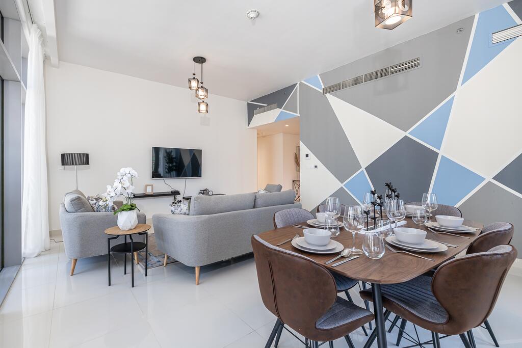 Gorgeous 2 BR Mid Floor Holiday Home In Downtown - thumb 4