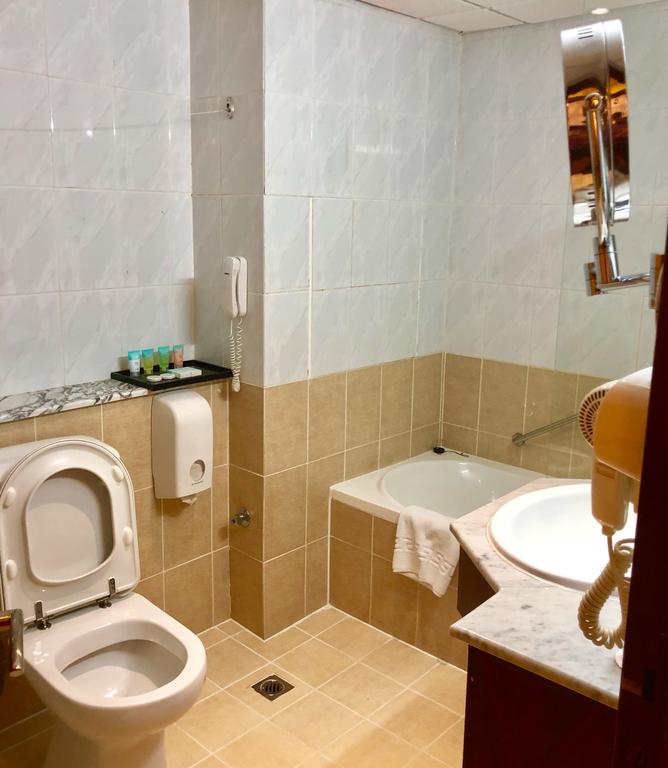 Ajman Beach Hotel - thumb 3