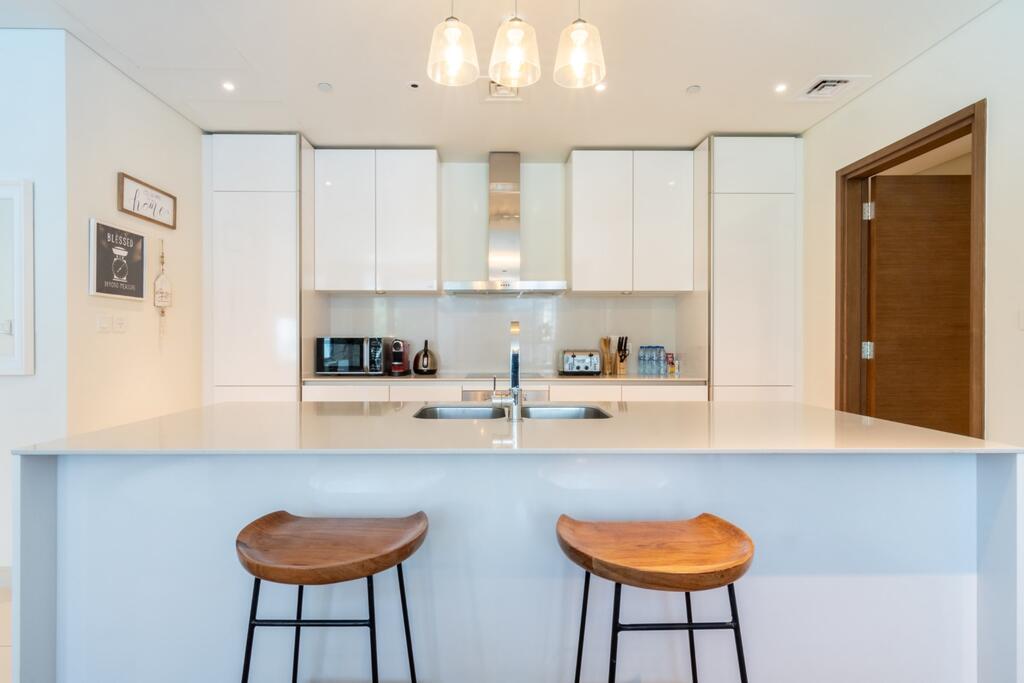 GuestReady - Divine Family Home In City Walk - thumb 6