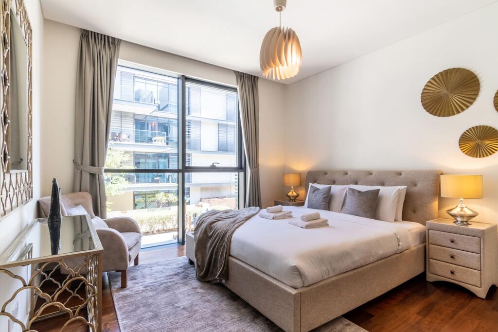 GuestReady - Divine Family Home In City Walk - thumb 4