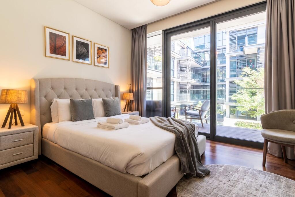 GuestReady - Divine Family Home In City Walk - thumb 5