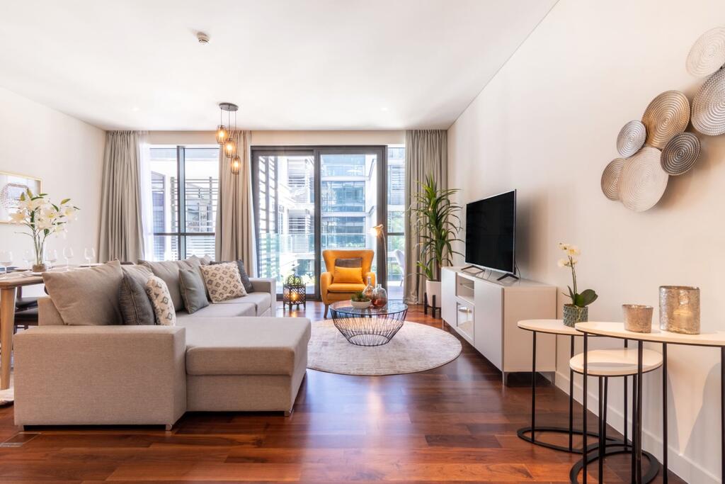 GuestReady - Divine Family Home In City Walk - thumb 0