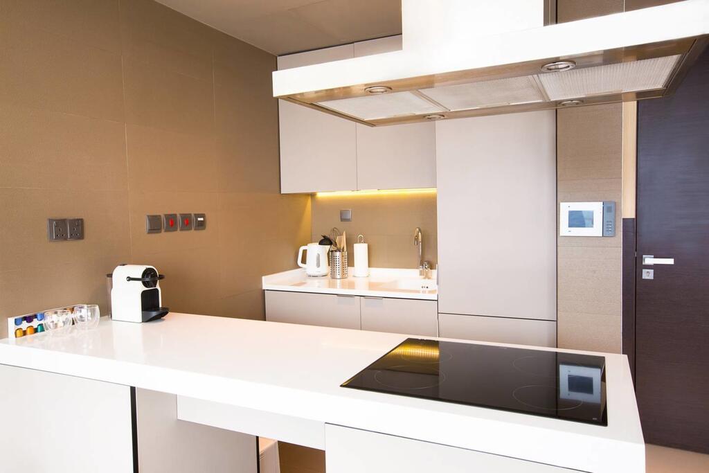 GuestReady - Newly Designed Apartment Walk To The Beach - thumb 6