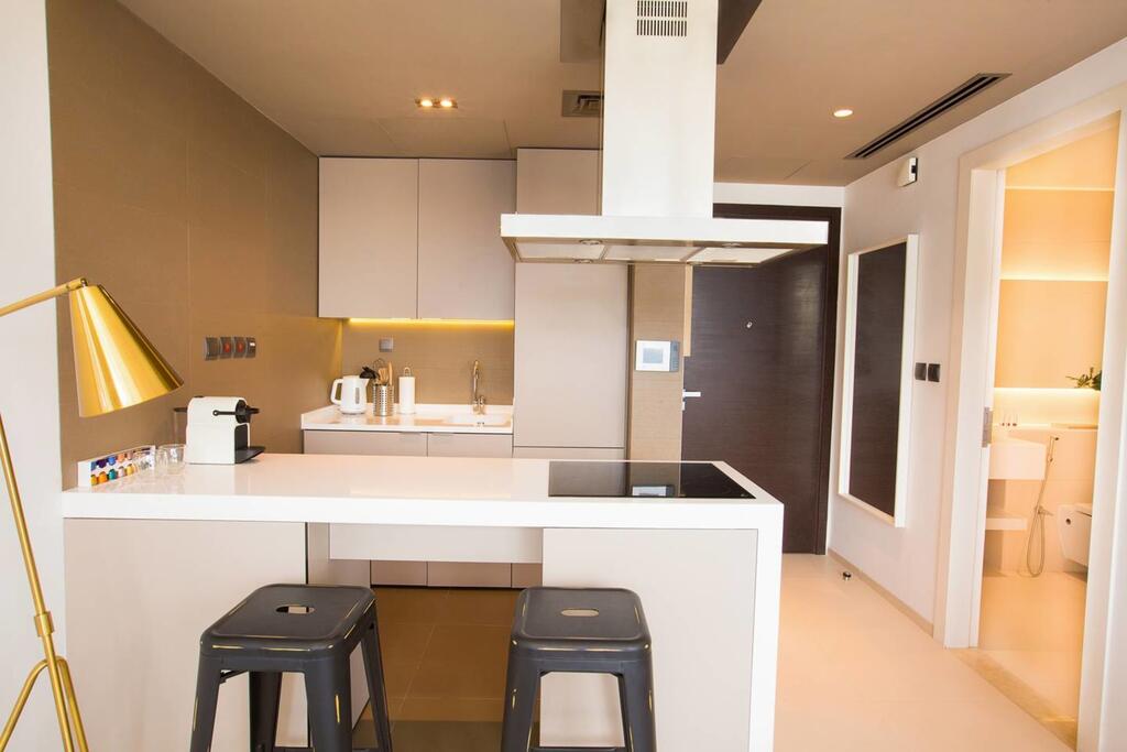 GuestReady - Newly Designed Apartment Walk To The Beach - thumb 5