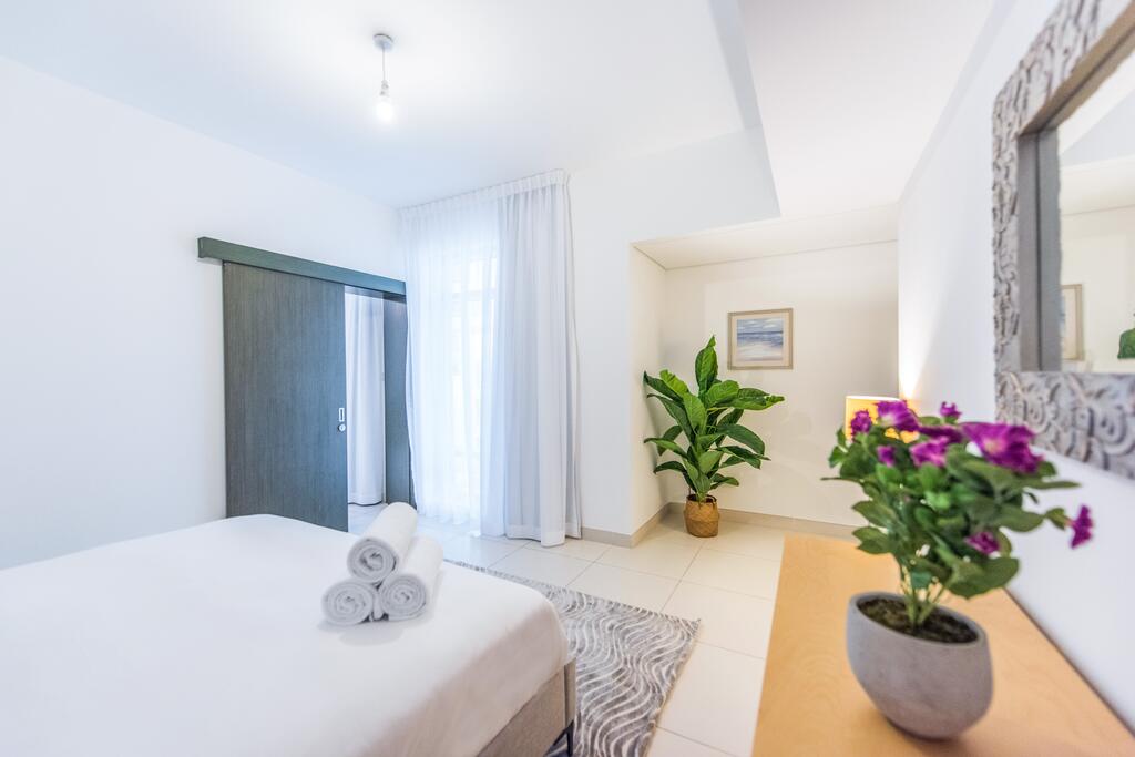 1B-LoftC-104 By Bnbmehomes - thumb 6