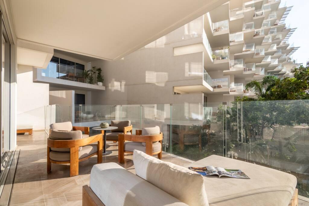 Key View - FIVE Palm - thumb 3