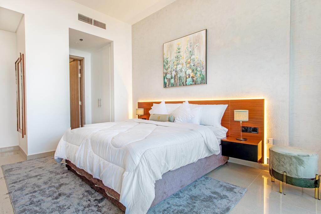 Live In The Middle Of Lagoons And Sea - thumb 7