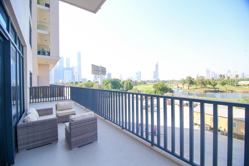 Lux BnB Vida Residences The Hills-3BDR+Maids Golf Course View - thumb 0