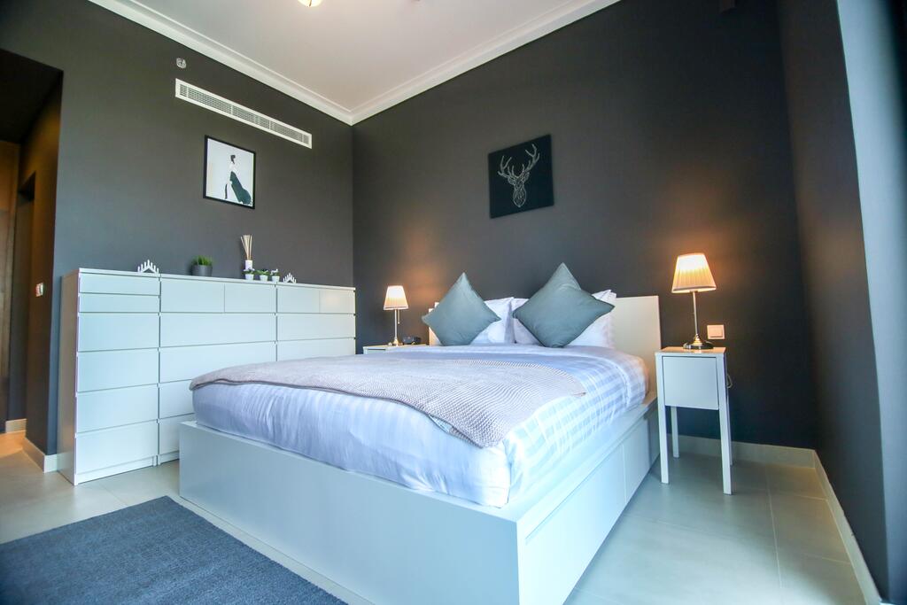 Lux BnB Vida Residences The Hills-3BDR+Maids Golf Course View - thumb 6