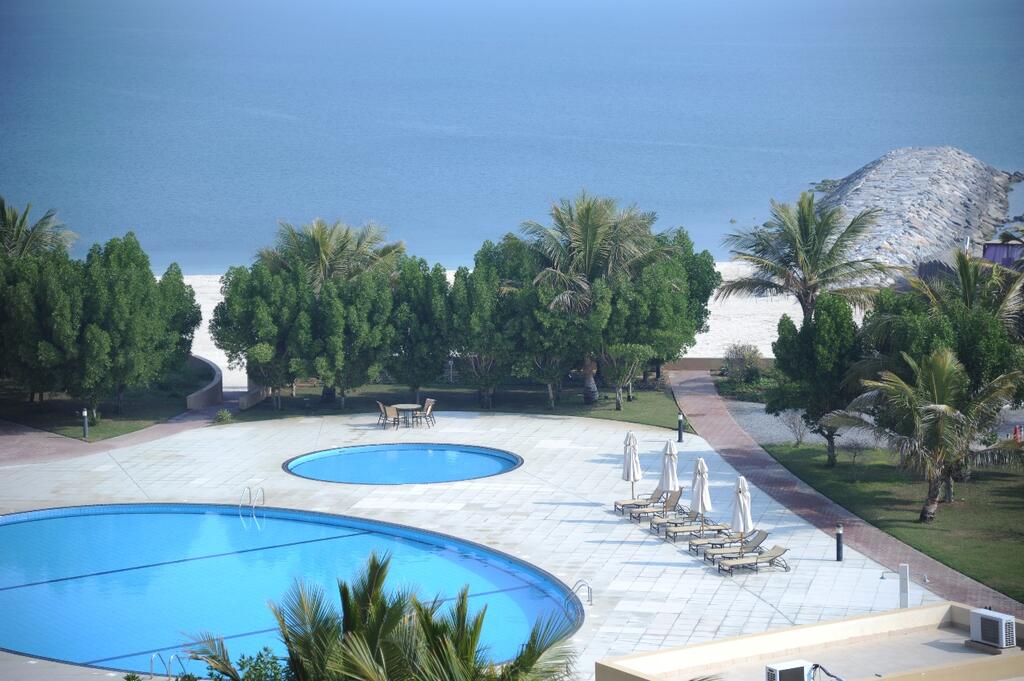 Luxury 1BR Apartment In Bab Al Bahr - thumb 2