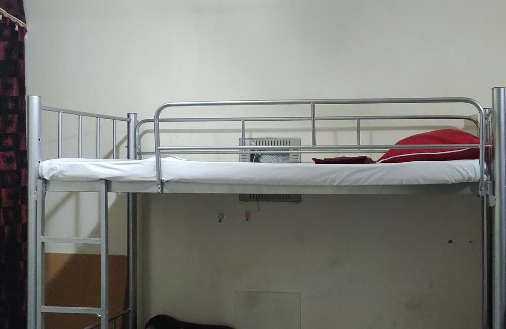 Bed Space For Females & Couples - thumb 4