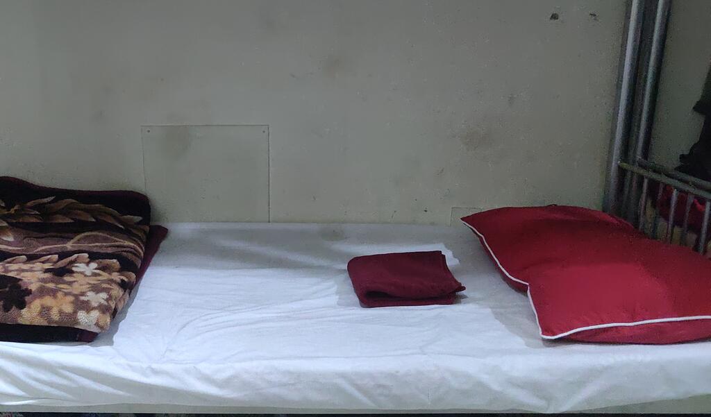 Bed Space For Females & Couples - thumb 1