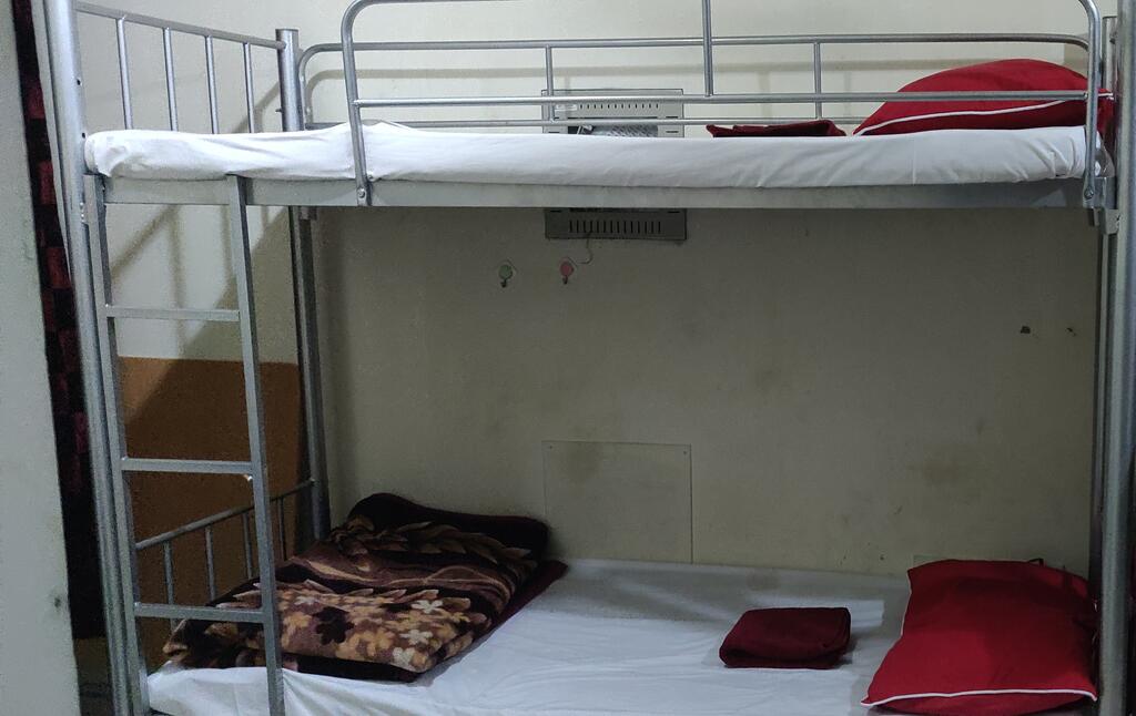 Bed Space For Females & Couples - thumb 6