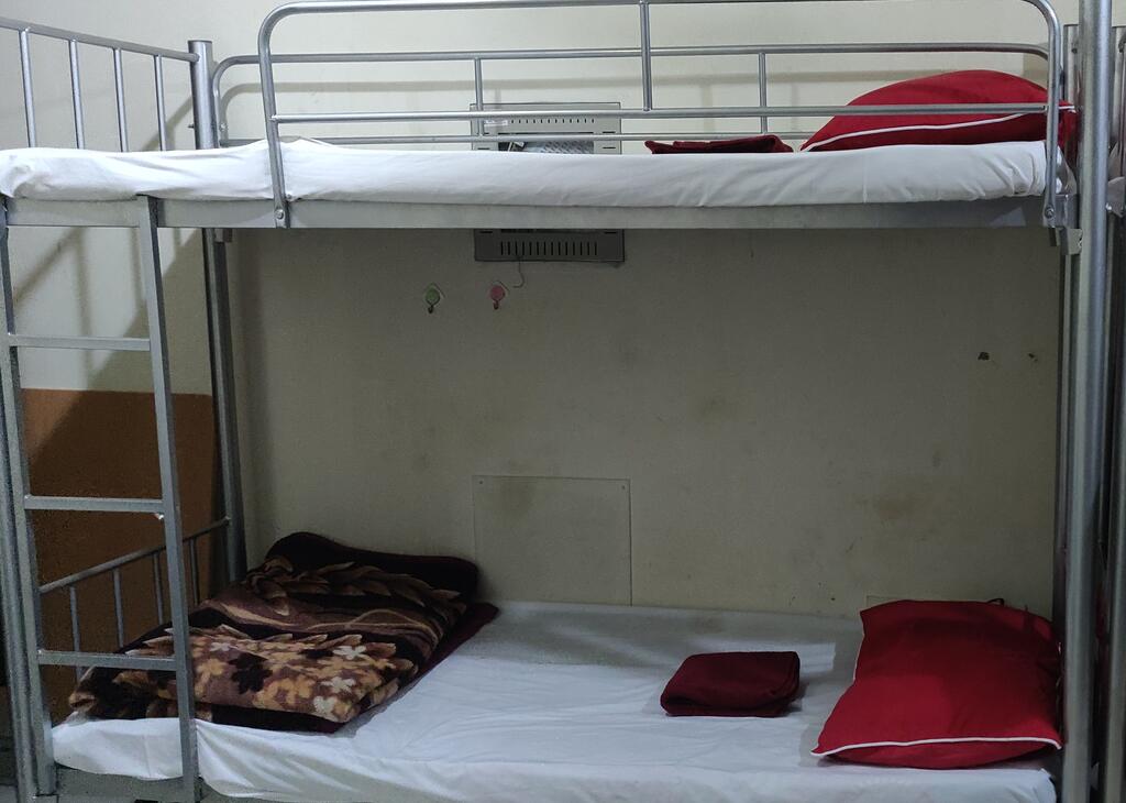 Bed Space For Females & Couples - thumb 2