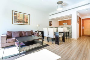 DHH - Comfortable Living In A Large 1 Bed Al Alka