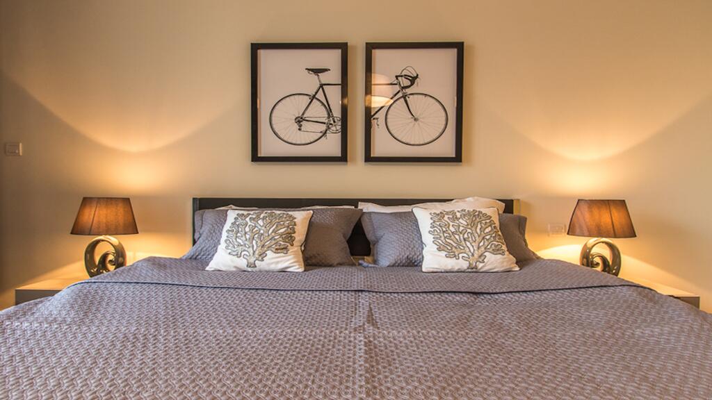 DHH -Live At The Center Of Modern Conveniences & Entertainment Here In City Walk Building 12 - thumb 1