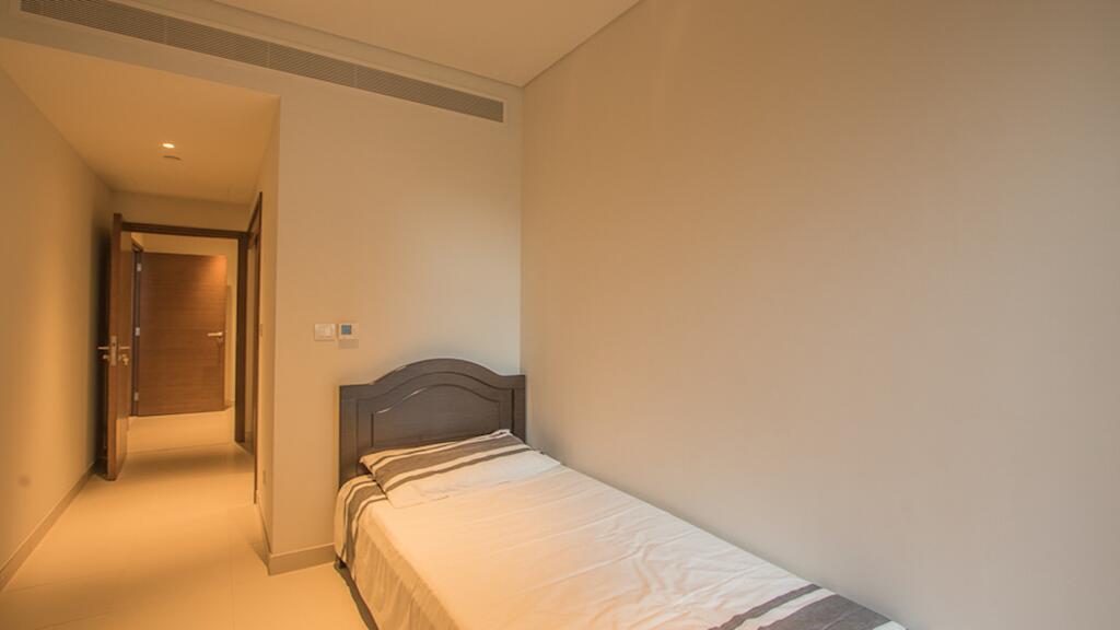 DHH -Live At The Center Of Modern Conveniences & Entertainment Here In City Walk Building 12 - thumb 3