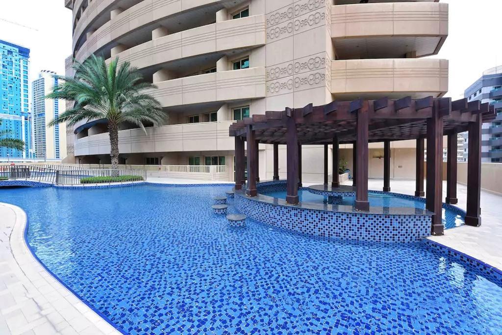 A Dreamy 1BHK Apartment In Dubai Marina. - thumb 1
