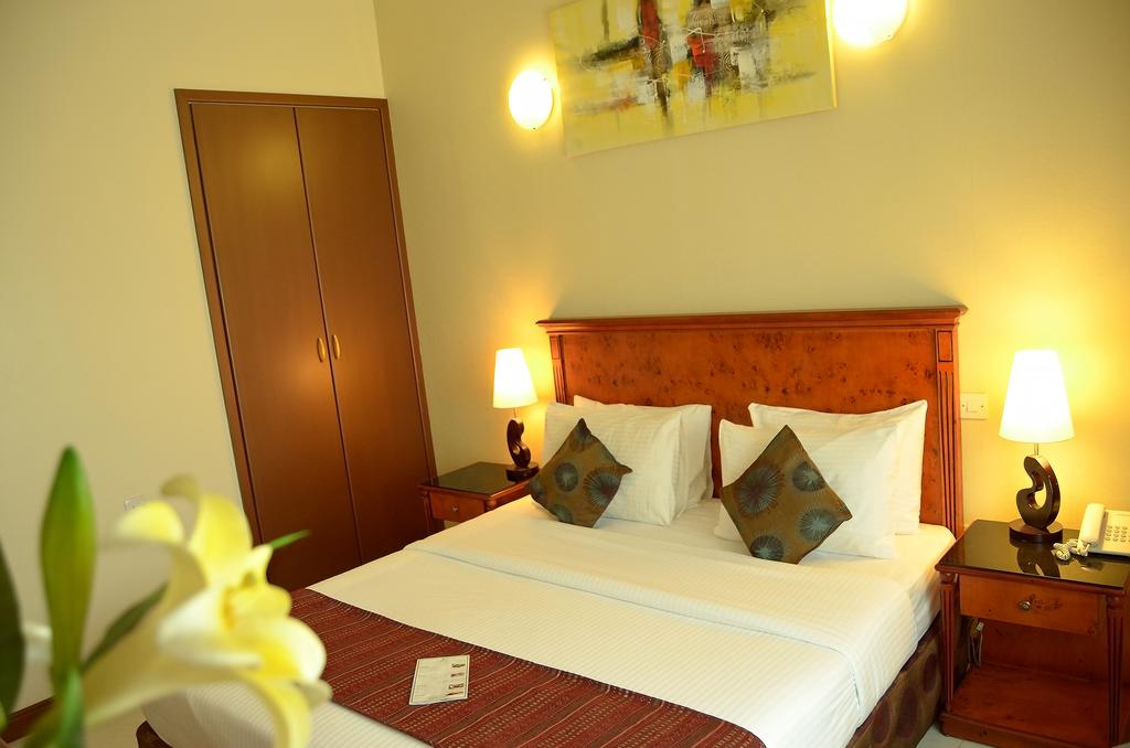 Nejoum Al Emarat - thumb 1