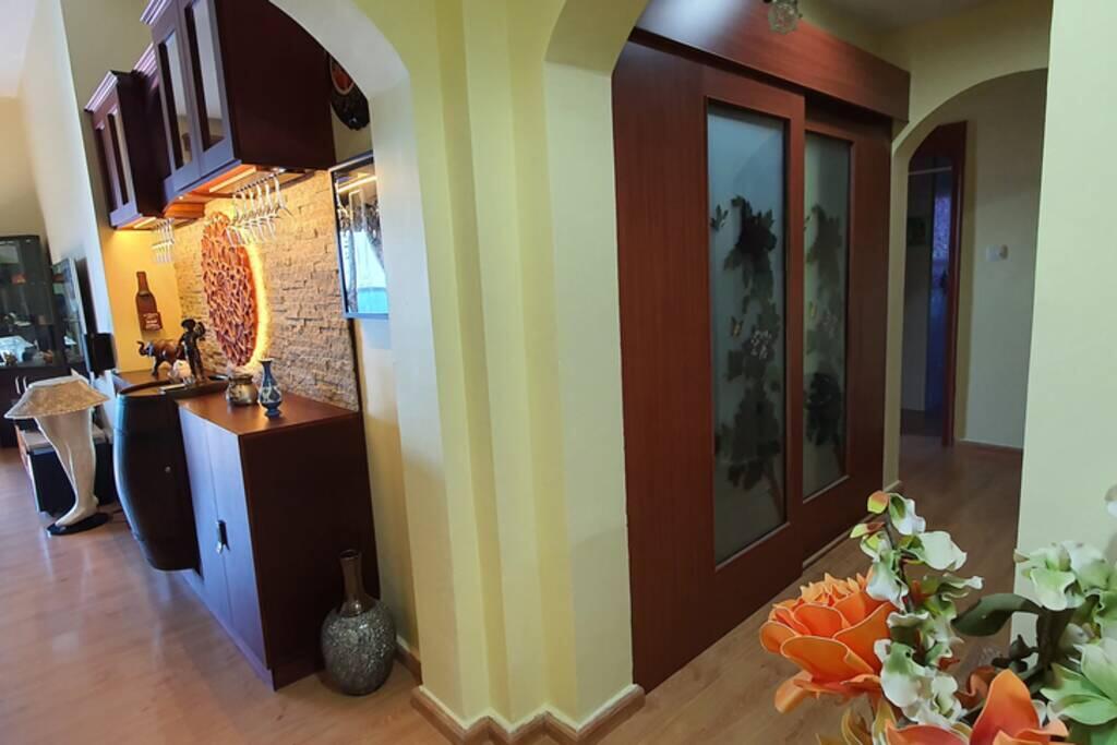 Outstanding Waterfront 3 Bedroom Apartment, - thumb 2