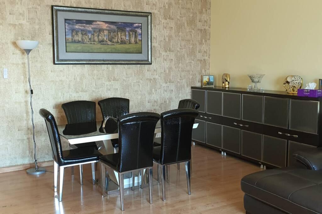 Outstanding Waterfront 3 Bedroom Apartment, - thumb 1