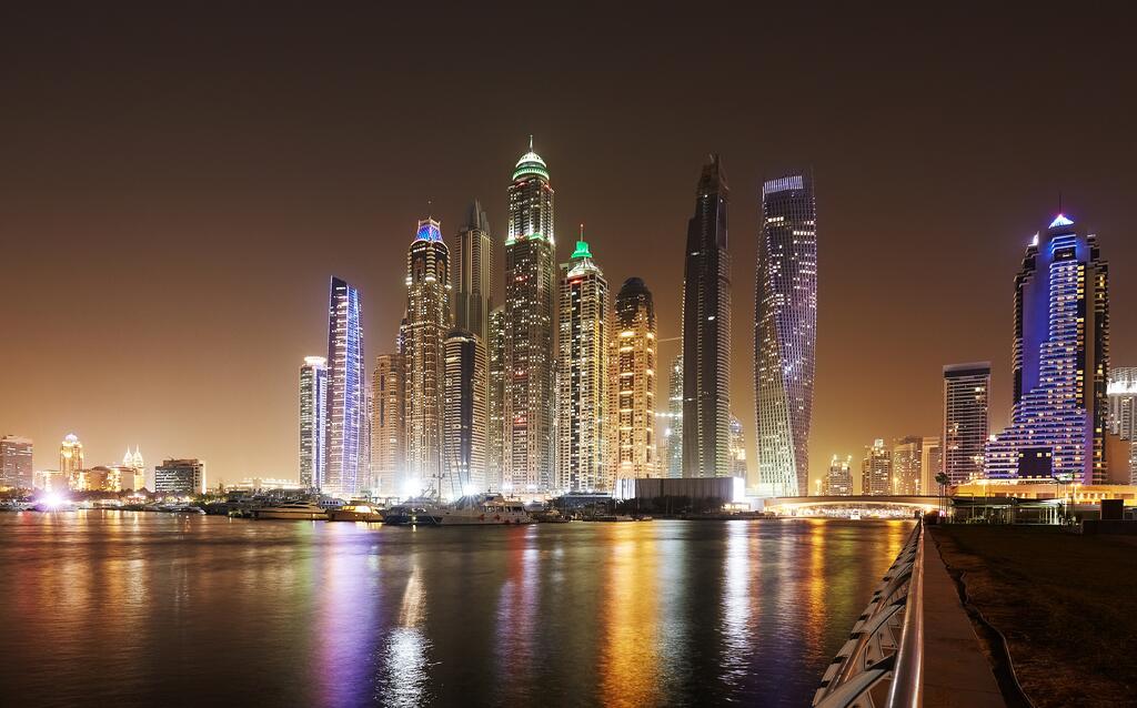 Private Room In The Skyscraper Center Of Dubai Marina Beachfront-Skydive - thumb 0