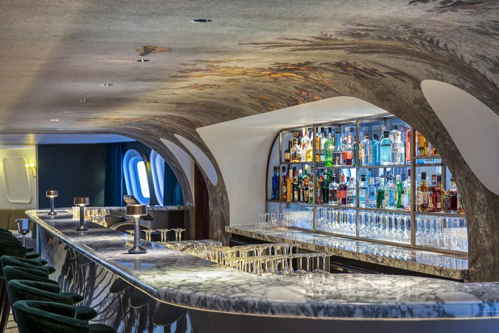 Queen Elizabeth 2 Hotel - thumb 4