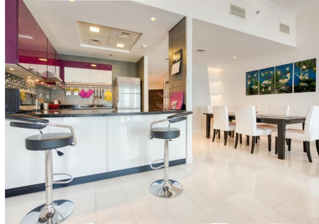 R&H - 2BR In Iconic Cayan Tower With Grand Views - thumb 3