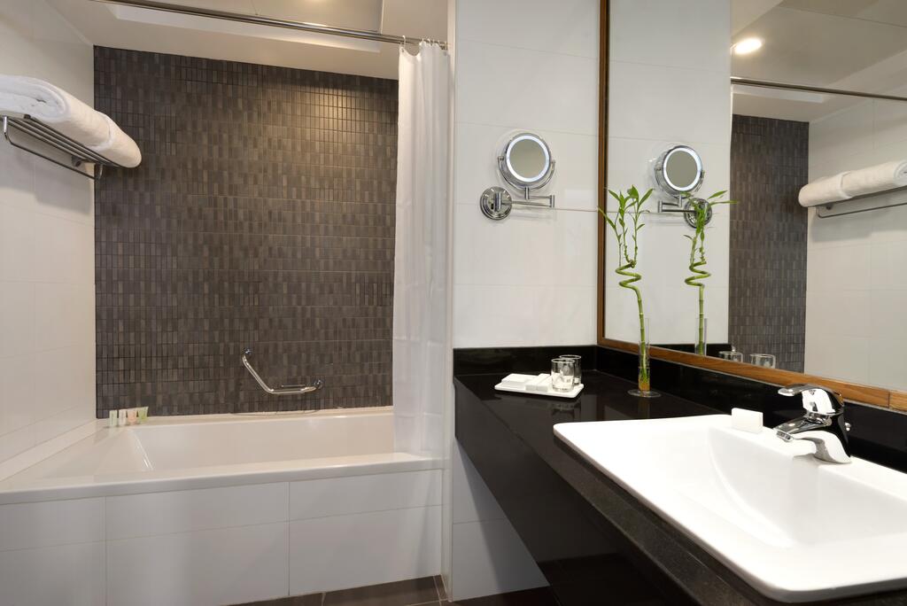 Ramada Abu Dhabi Corniche - thumb 1