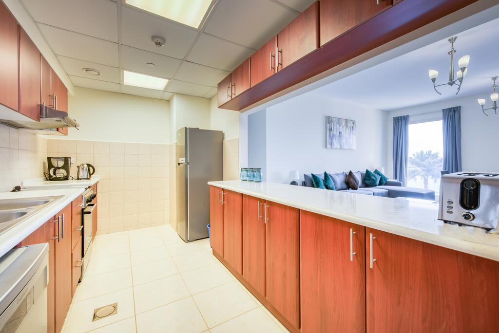 RH - Spacious Apartment With Balcony, Walking Distance To Beach - thumb 5