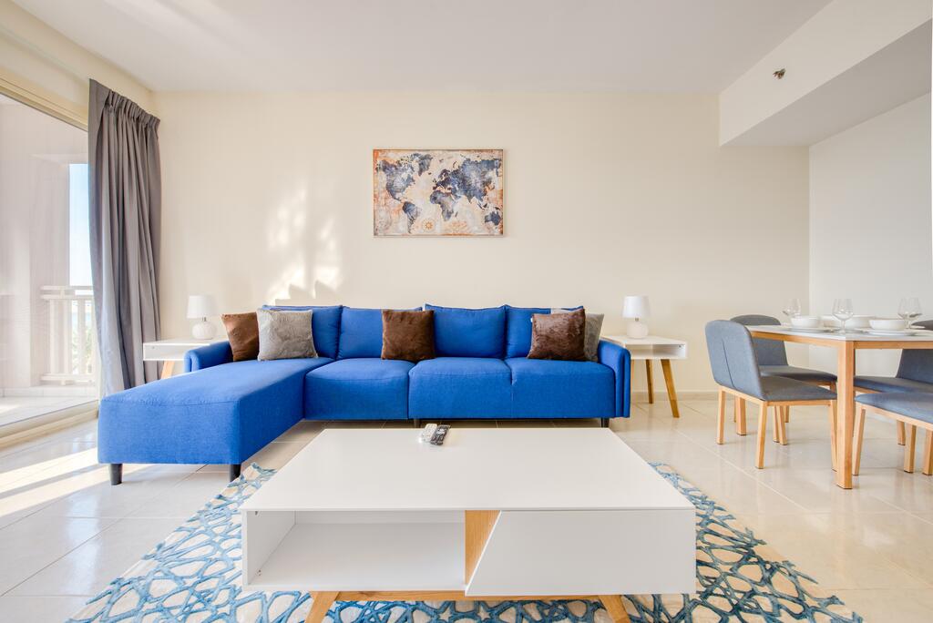 RH - Spacious Apartment With Balcony, Walking Distance To Beach - thumb 1