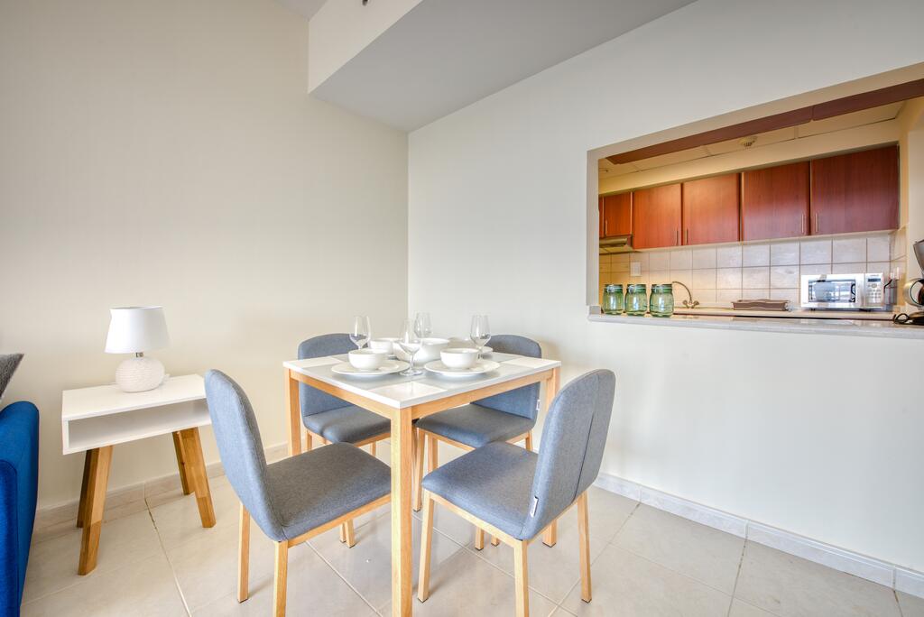 RH - Spacious Apartment With Balcony, Walking Distance To Beach - thumb 3