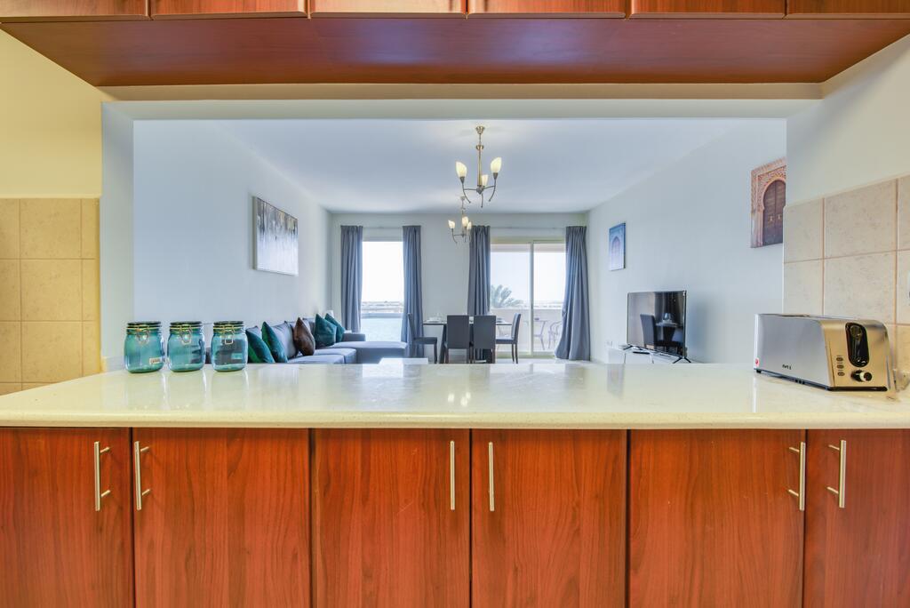 RH - Spacious Apartment With Balcony, Walking Distance To Beach - thumb 4