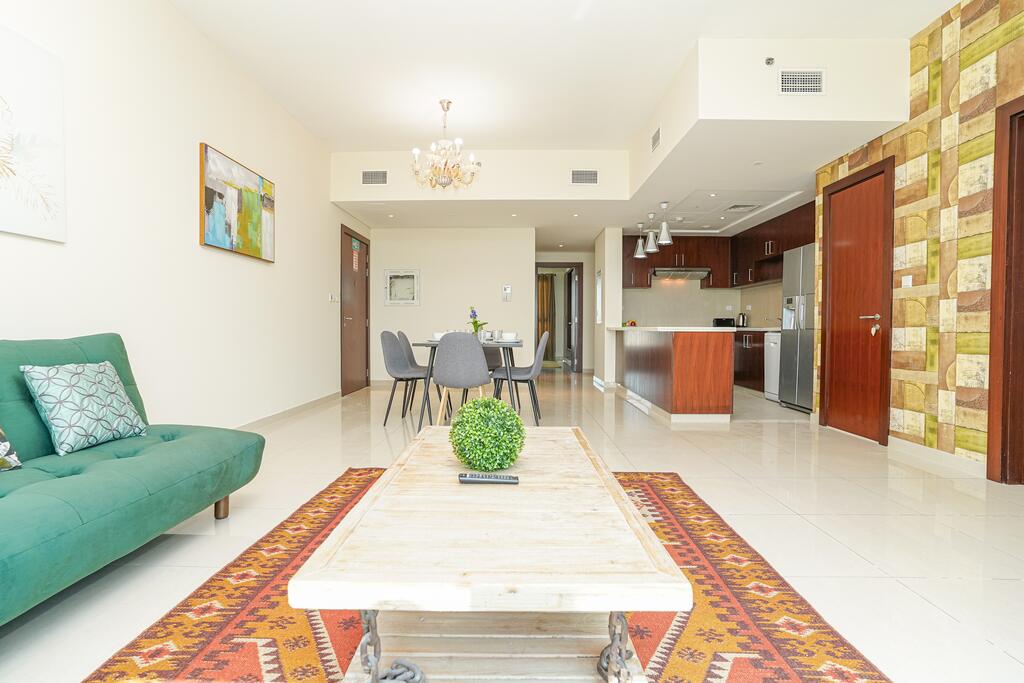 RH- Bright & Sunny 3BR Apt With Golfcourse Views - thumb 4