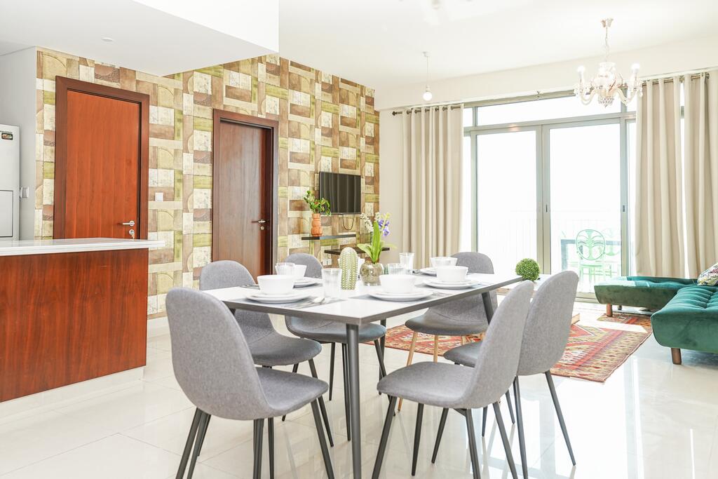 RH- Bright & Sunny 3BR Apt With Golfcourse Views - thumb 5