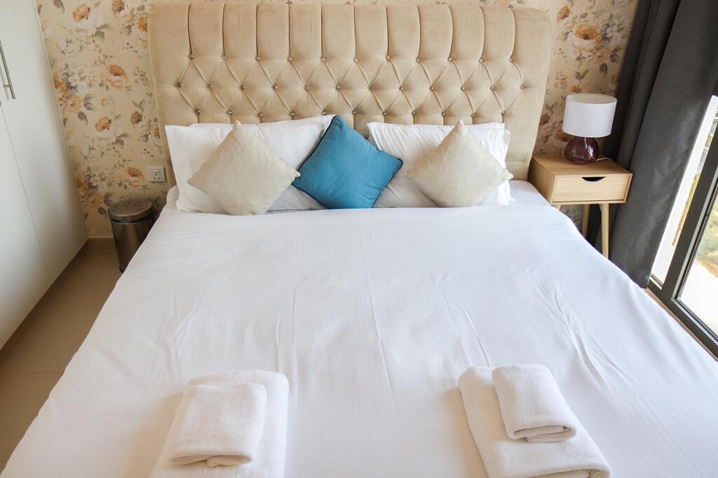 Signature Holiday Homes - Brand New 1BHK In Hayat Boulevard - thumb 2