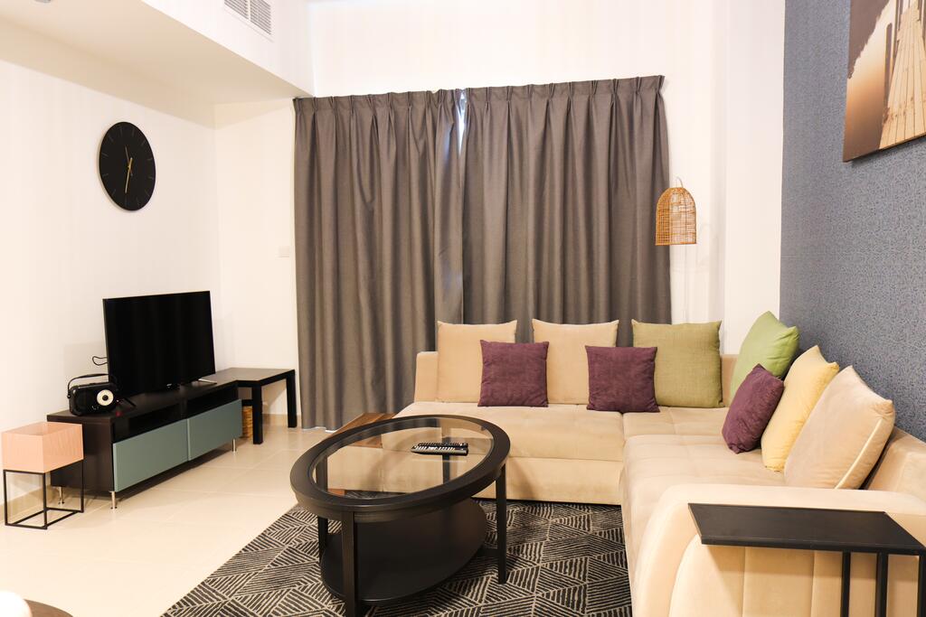 Signature Holiday Homes - Brand New 1BHK In Hayat Boulevard - thumb 1