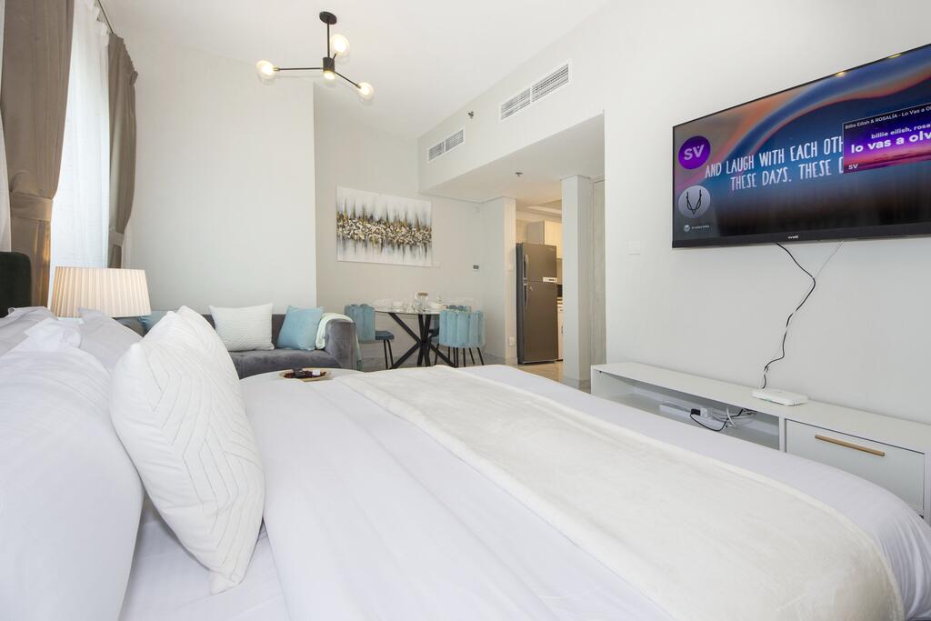 Signature Holiday Homes - Brand New Studio In MAG 520, MAG 5 Boulevard - thumb 2