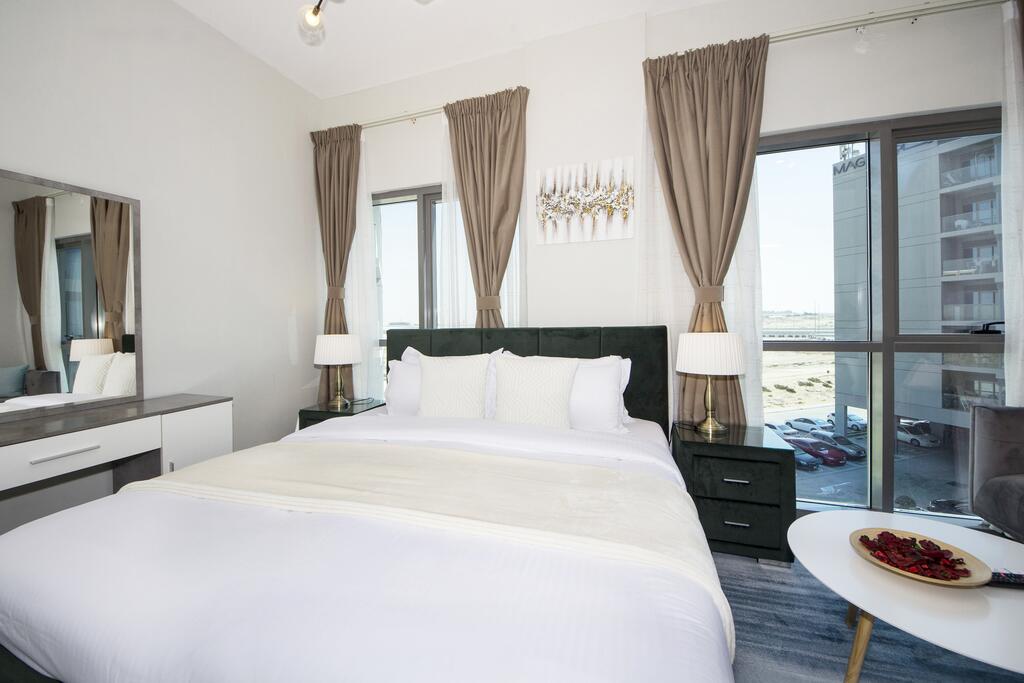 Signature Holiday Homes - Brand New Studio In MAG 520, MAG 5 Boulevard - thumb 1