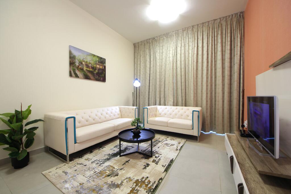 Signature Holiday Homes - Furnished 1BHK In Marina Arcade, Dubai Marina - thumb 4