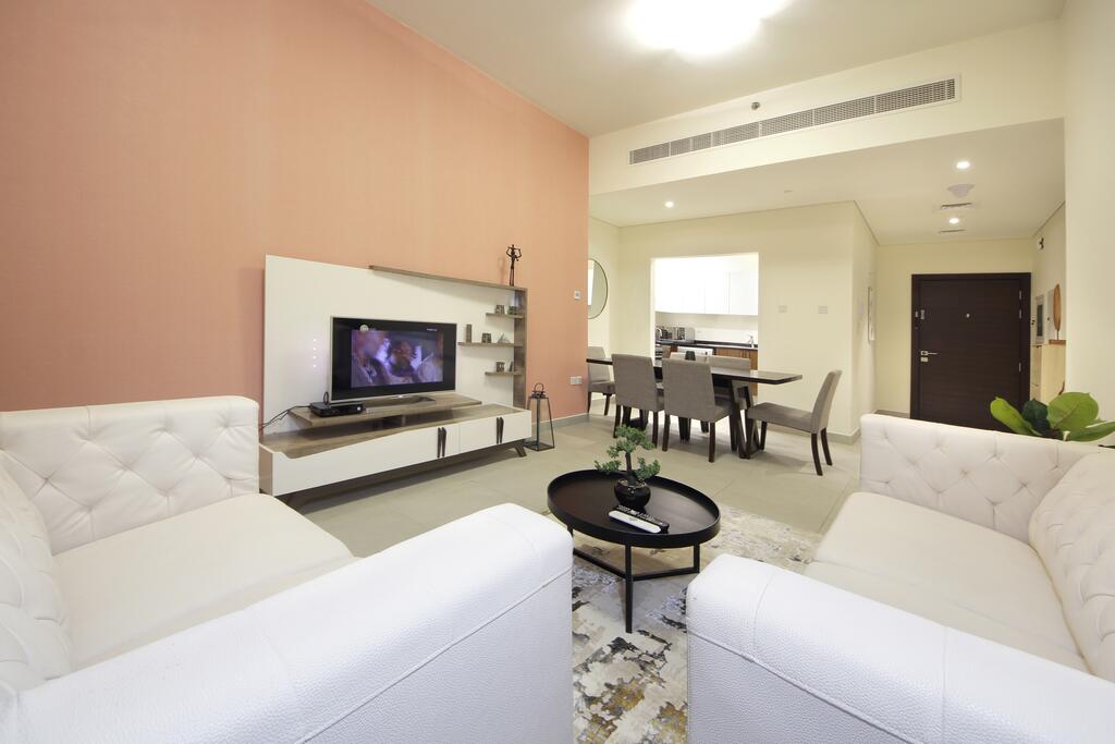 Signature Holiday Homes - Furnished 1BHK In Marina Arcade, Dubai Marina - thumb 6