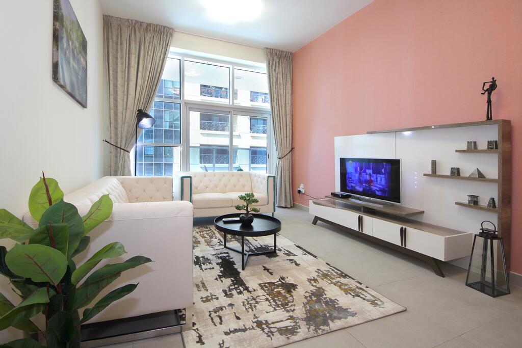 Signature Holiday Homes - Furnished 1BHK In Marina Arcade, Dubai Marina - thumb 5