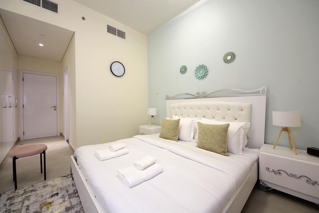 Signature Holiday Homes - Furnished 1BHK In Marina Arcade, Dubai Marina - thumb 3