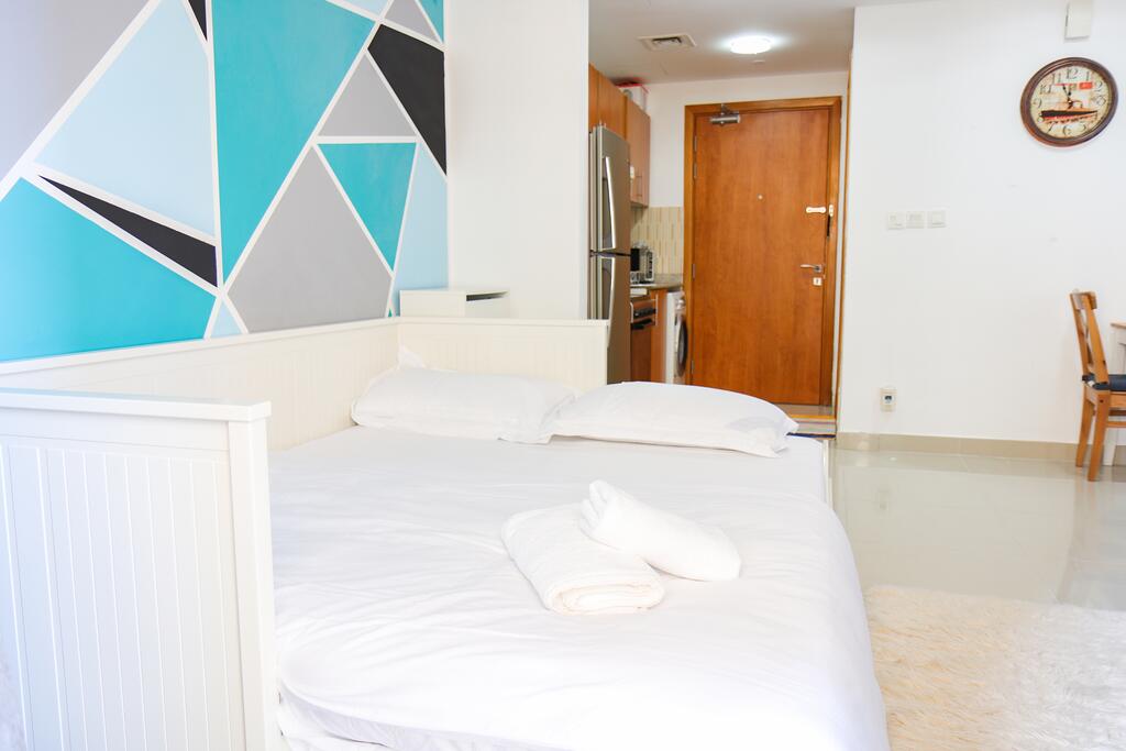 Signature Holiday Homes - Furnished Studio Apartment In Lakeside B, IMPZ - thumb 2