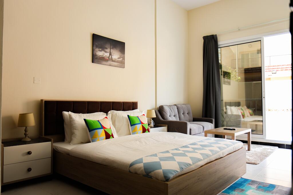 Signature Holiday Homes - Furnished Studio In Knight Bridge Court A, JVC - thumb 2