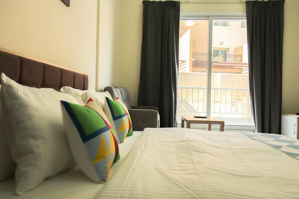 Signature Holiday Homes - Furnished Studio In Knight Bridge Court A, JVC - thumb 3