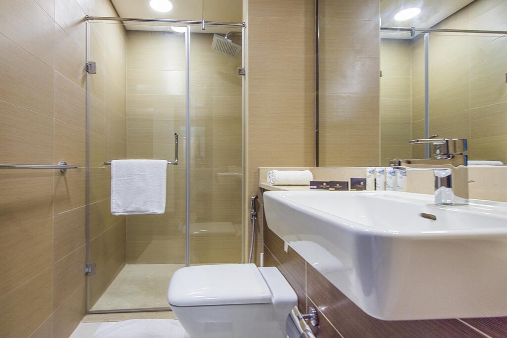 STYLISH FULLY FURNISHED MARINA VIEW 2 BEDROOM - thumb 4