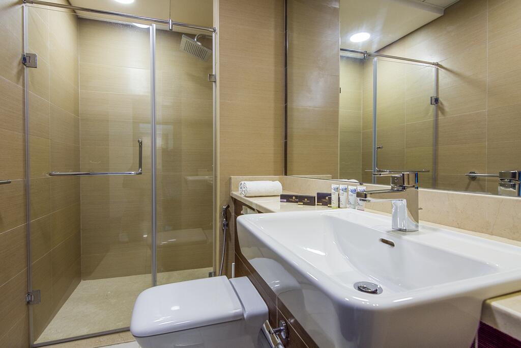 STYLISH FULLY FURNISHED MARINA VIEW 2 BEDROOM - thumb 7