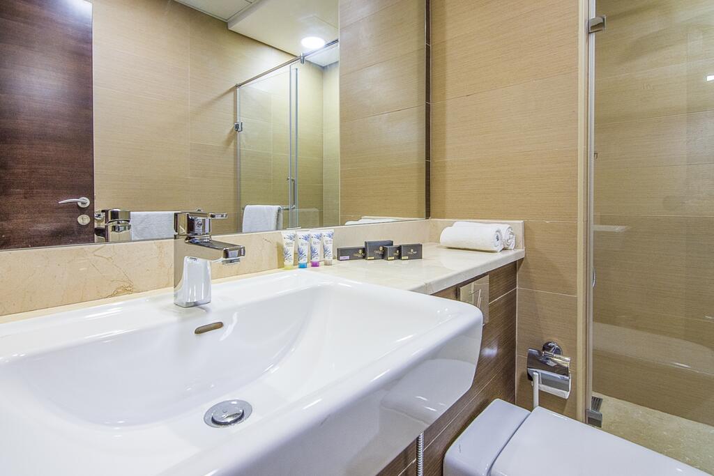 STYLISH FULLY FURNISHED MARINA VIEW 2 BEDROOM - thumb 3